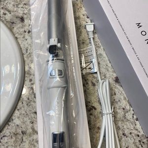 SOLD NIB Monat Perfect Wave Curling Wand